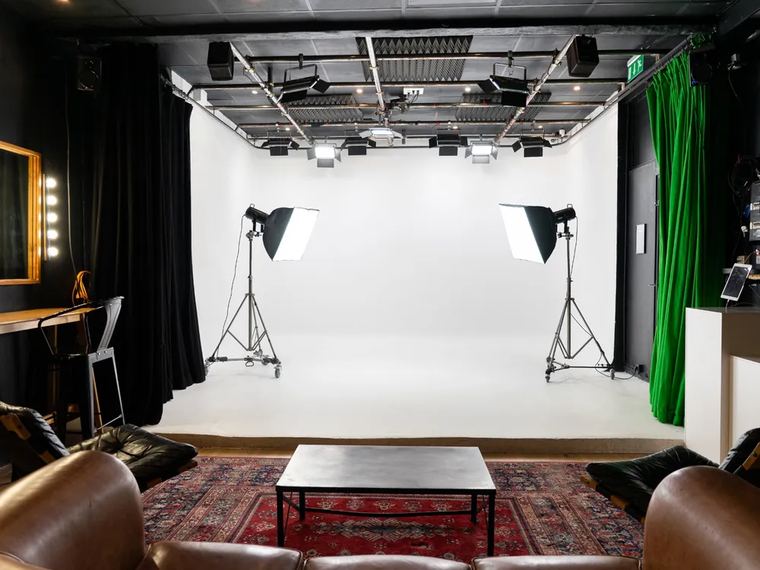 Plateau de tournage avec cyclorama blanc, Paris